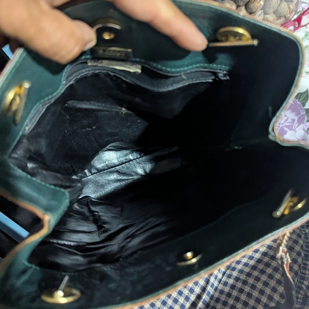 Dooney & Bourke stylish leather